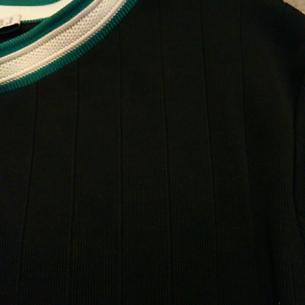 Crop Top - Picture 2 of 3